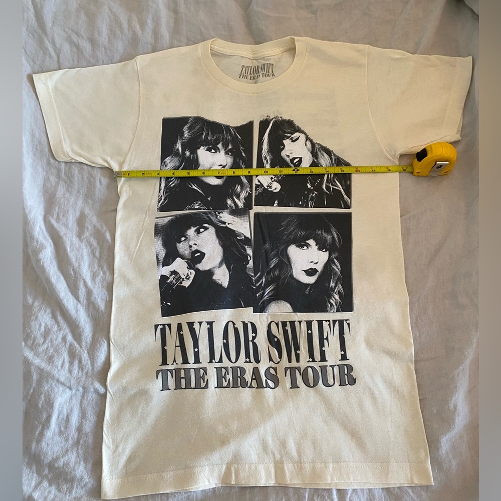Taylor Swift Cream Tour Tee size Small